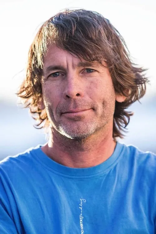 Aaron Hadlow ha trabajado con Don Montague en 1 ocasiones