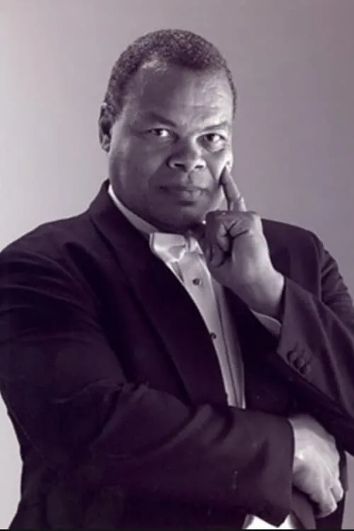 Donnie Ray Albert interpretando a Trinity Moses