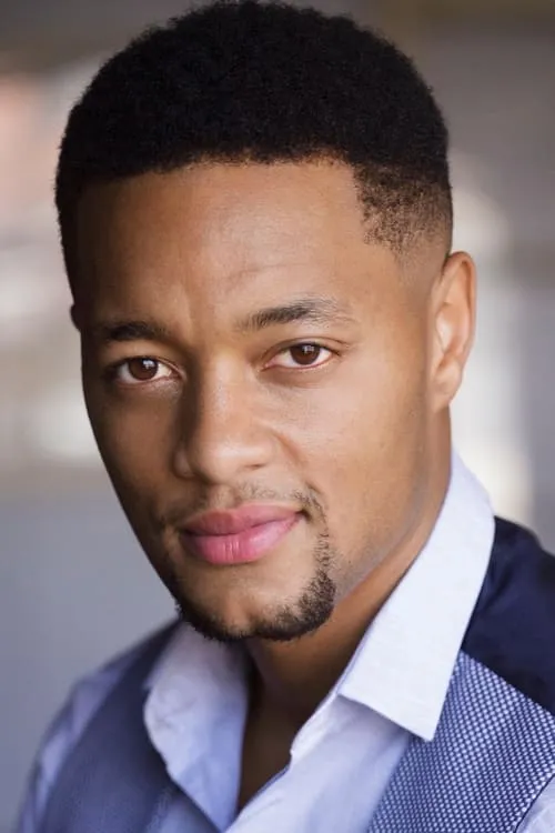 Donny Carrington interpretando a Ian Green