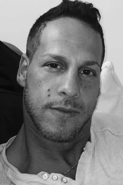 Sarah Wynter ha trabajado con Donny Falsetti en 2 ocasiones