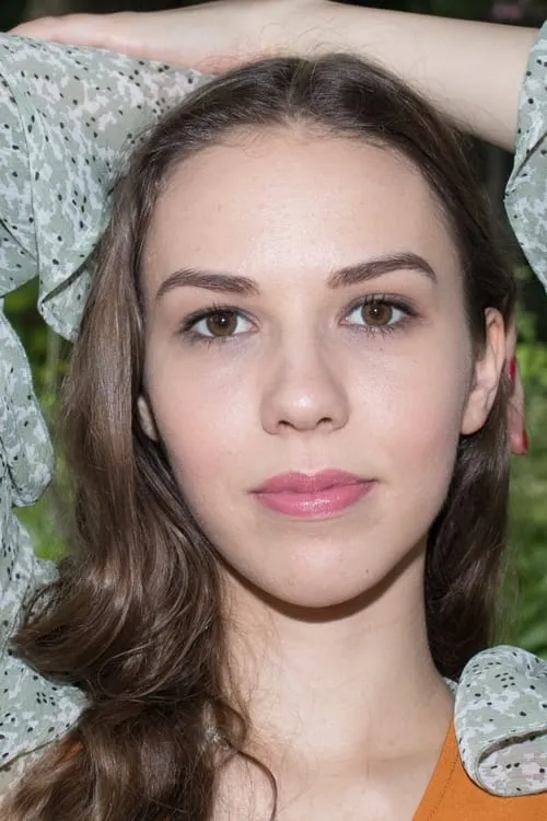 Mike Kelly ha trabajado con Dora Endre en 1 ocasiones