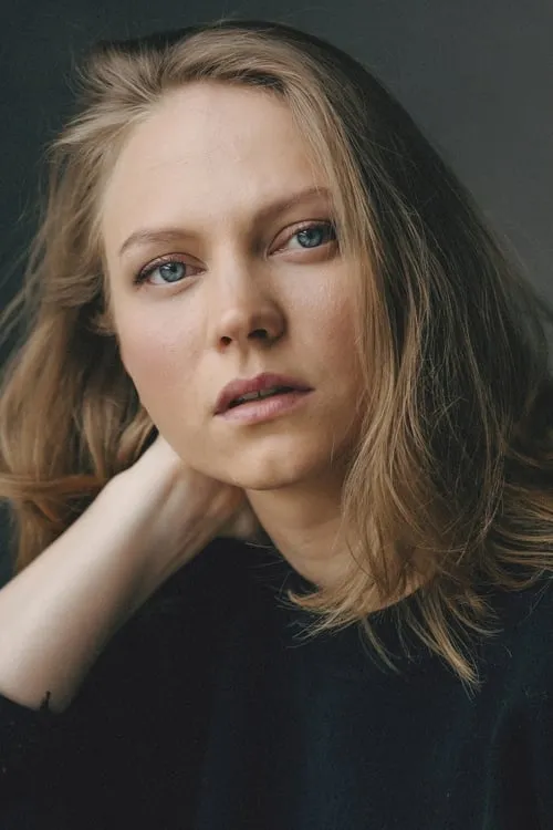 Doris Tislar interpretando a Mari Liis