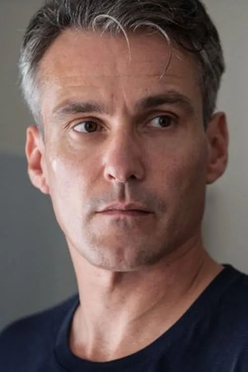 Doug Allen interpretando a Trigger