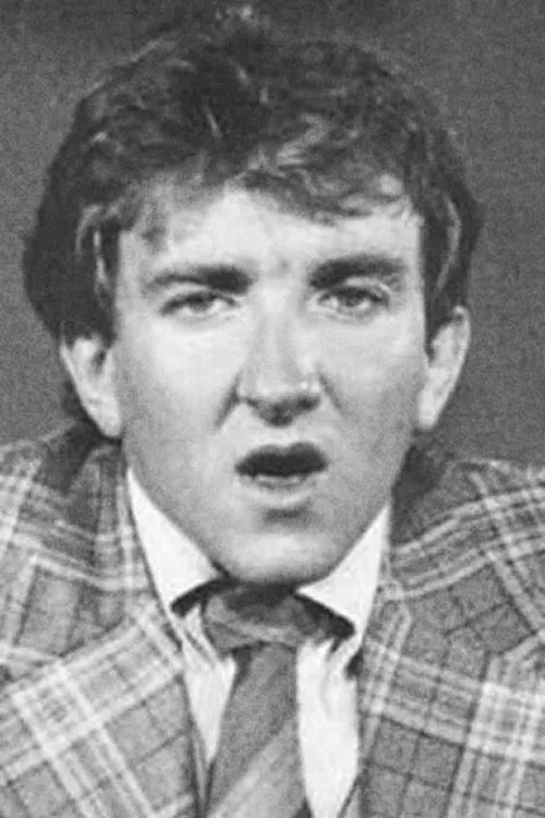 Doug Mason interpretando a