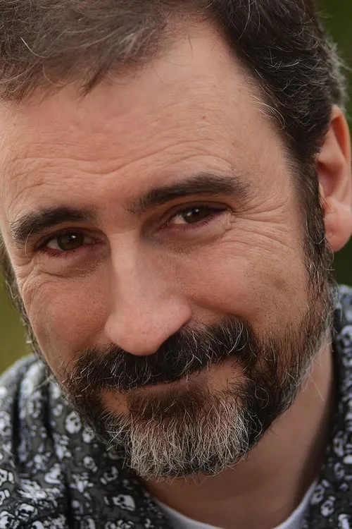 Meg Scanlon ha trabajado con Douglas Cathro en 1 ocasiones