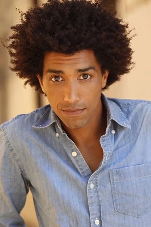 Drew Fonteiro interpretando a Sam