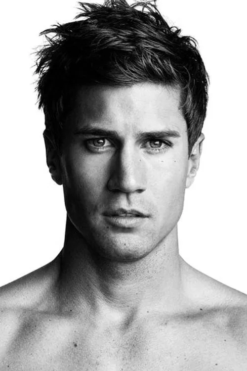 Drew Kenney interpretando a Shane