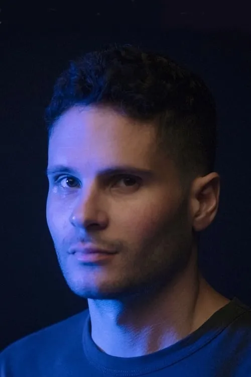 Drew Michael interpretando a Self