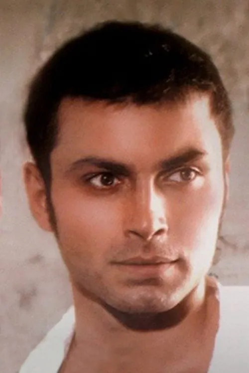 Dritan Biba interpretando a Tarik