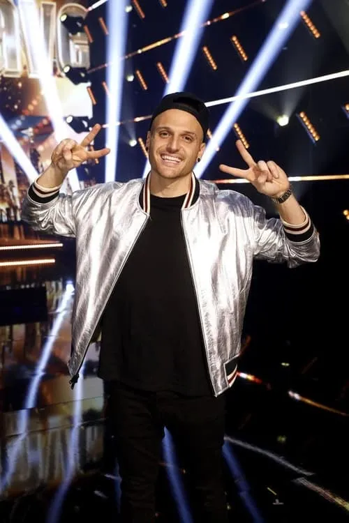 Dustin Tavella — personaje: Self - Contestant