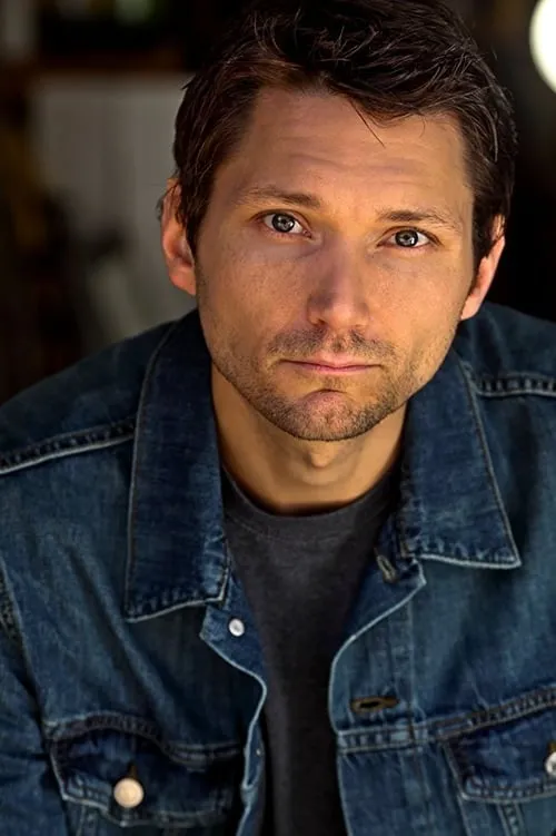 Dusty Mitchell interpretando a Azbell