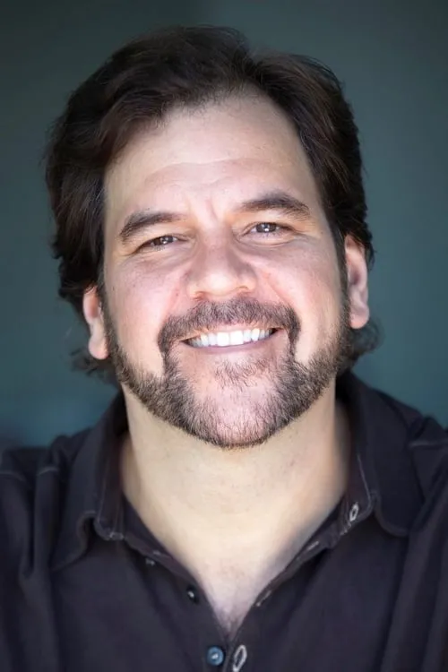 Dwayne Hill interpretando a Mr. Smith