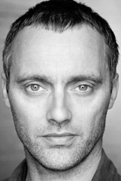 Dylan Brown interpretando a 