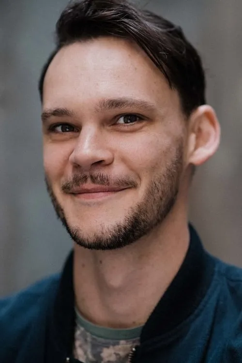 Dylan James Watson en su biografía y filmografía