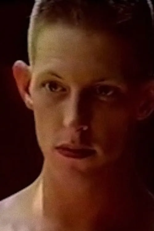 Dylan Ryder interpretando a 