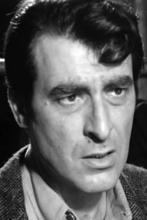 Earl Hammond interpretando a Frank