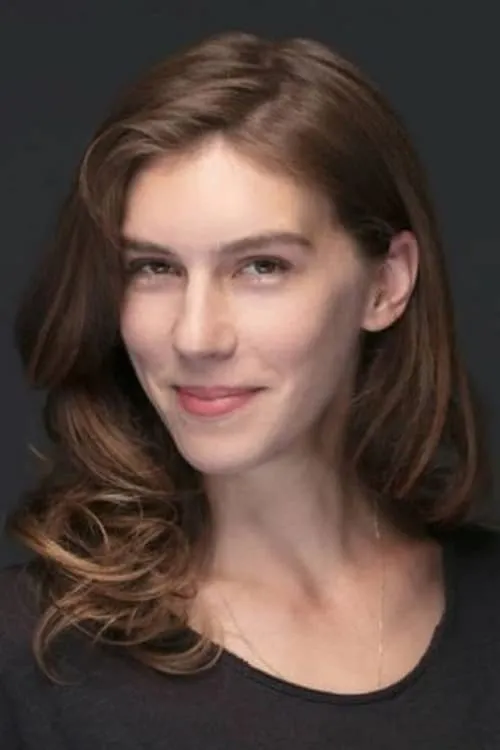 Ece Ertez interpretando a 