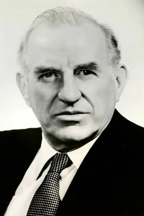 Ed Begley interpretando a Captain Wilson