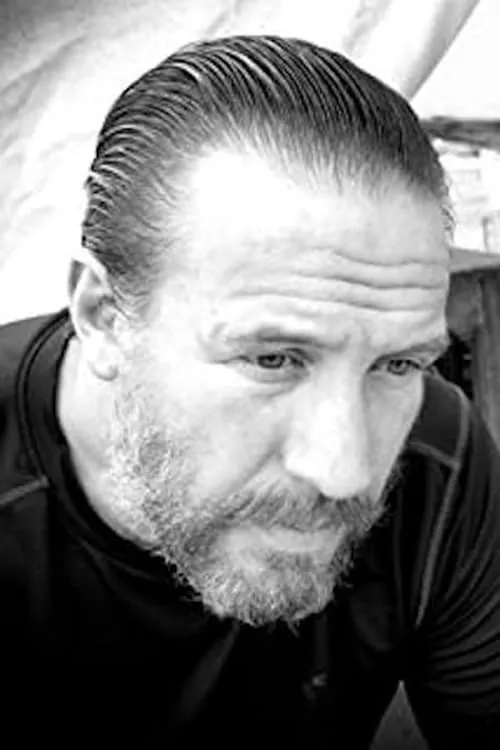 Emily Schooley ha trabajado con Ed Heavey en 1 ocasiones