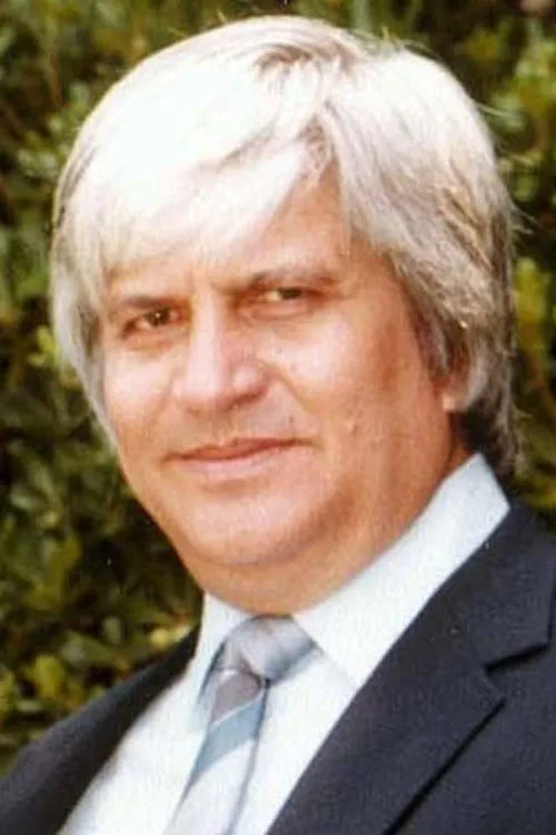 Ed Parker interpretando a Self (archive footage)