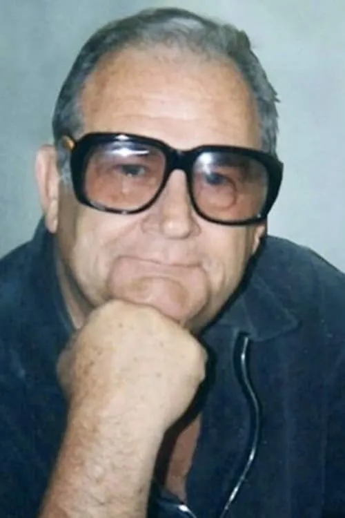 Eddie Foy III interpretando a Brooklyn