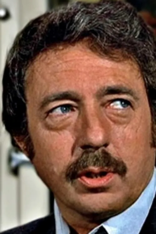 Eddie Ryder — personaje: Dr. Simon Agurski