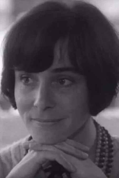 Edith Zetline interpretando a Josette