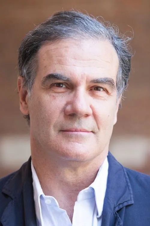 Edoardo Albinati interpretando a 