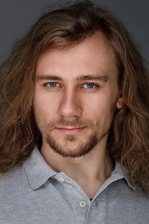 Julia Spellman ha trabajado con Eduard Tee en 1 ocasiones