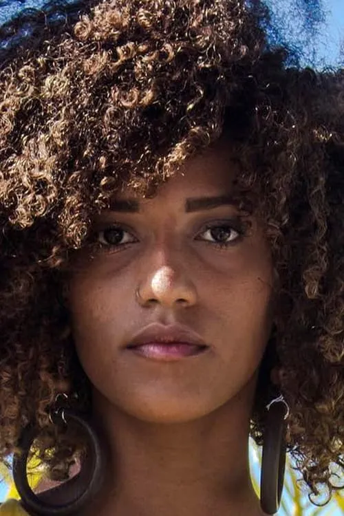 Eduarda Samara interpretando a Self