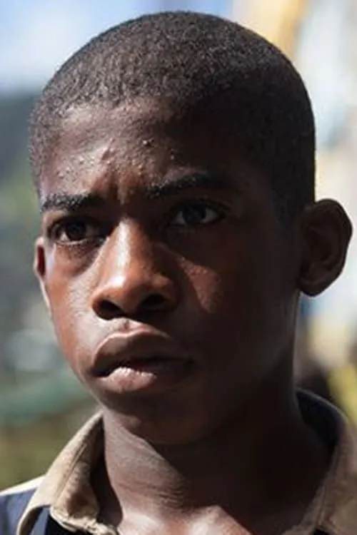 Eduardo Luís interpretando a Gardo