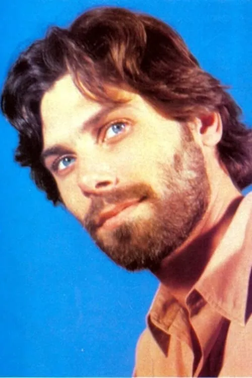 Eduardo Tornaghi interpretando a Gustavo