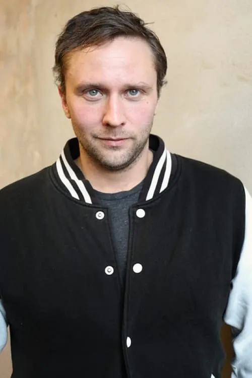 Edvin Bredefeldt interpretando a Benny Andersson