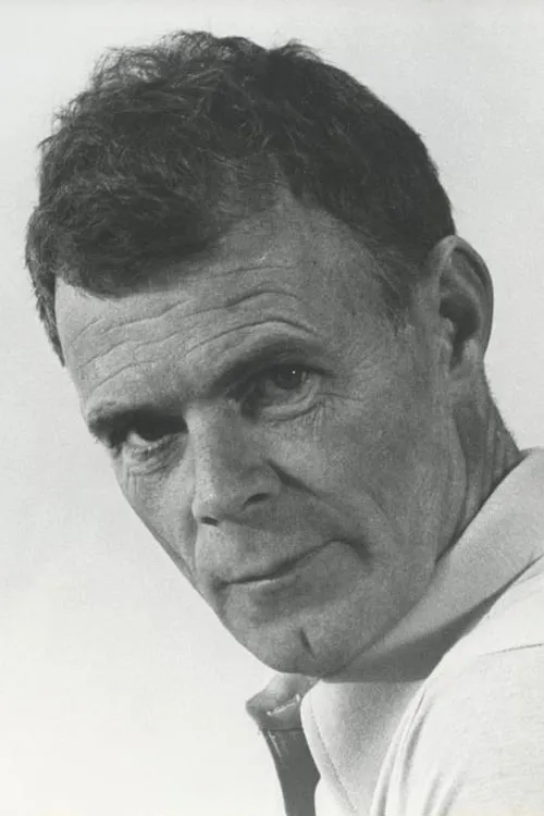 Edward Fleming interpretando a