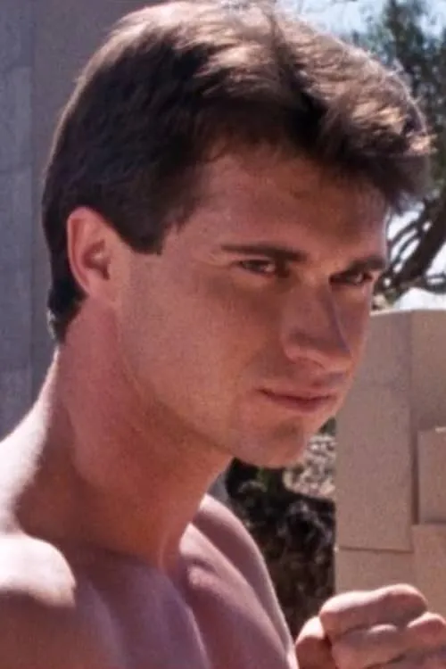 Edward John Stazak interpretando a Jason Blade