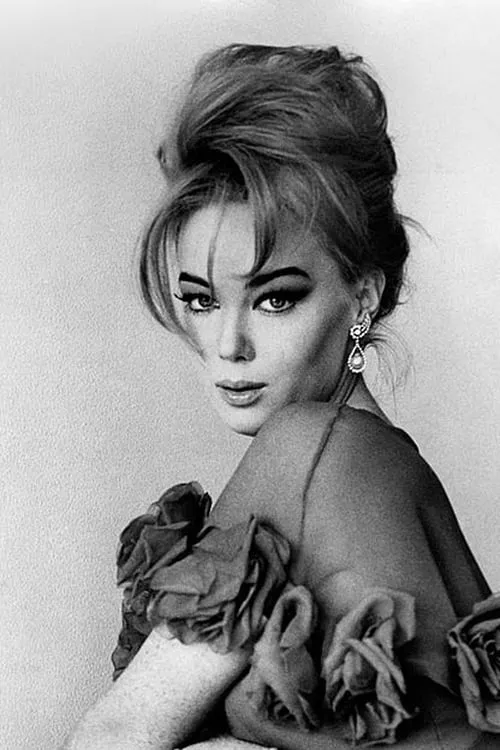 Edy Vessel interpretando a Annalisa Michelotti