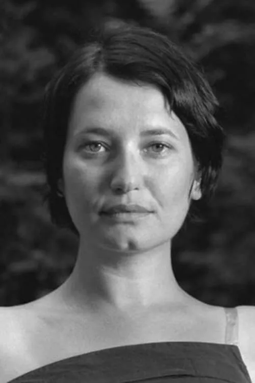 Edyta Bach interpretando a Mariola