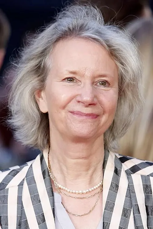 Eileen Davies interpretando a Milly