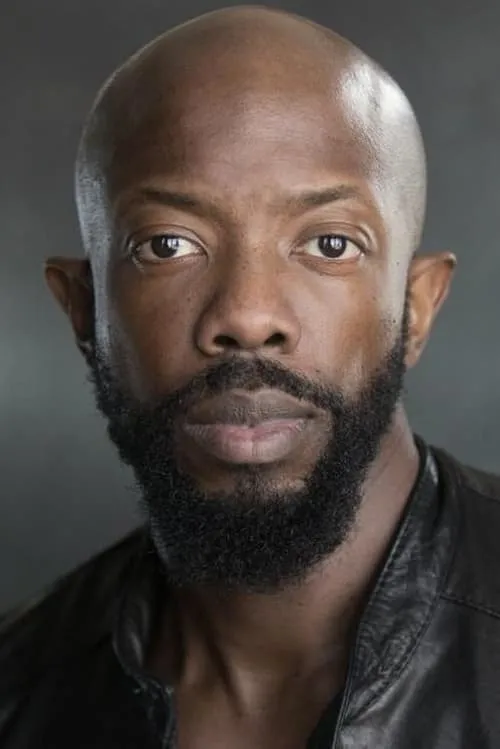 El Anthony interpretando a Partygoer