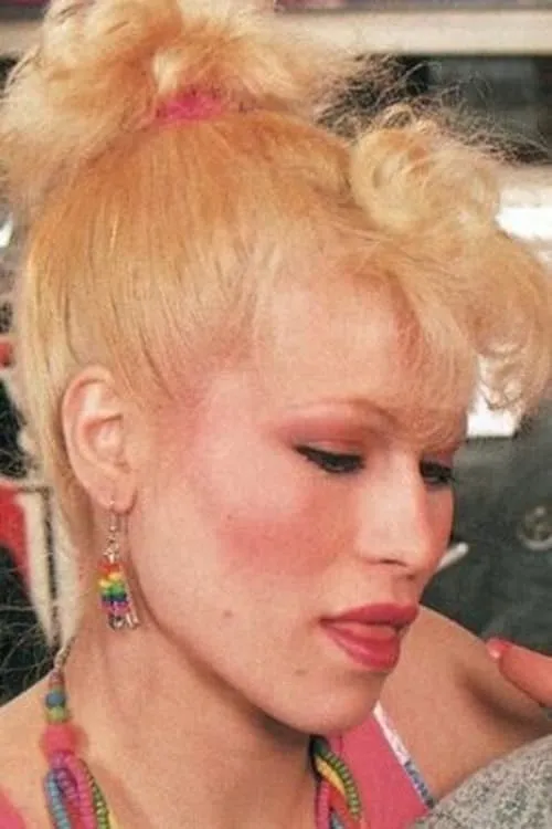 Elaine Lorrain interpretando a