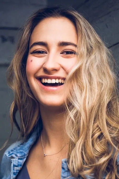 Éléonore Lagacé — personaje: Self - Captain