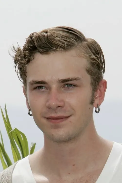 Alex Frost ha trabajado con Elias McConnell en 2 ocasiones