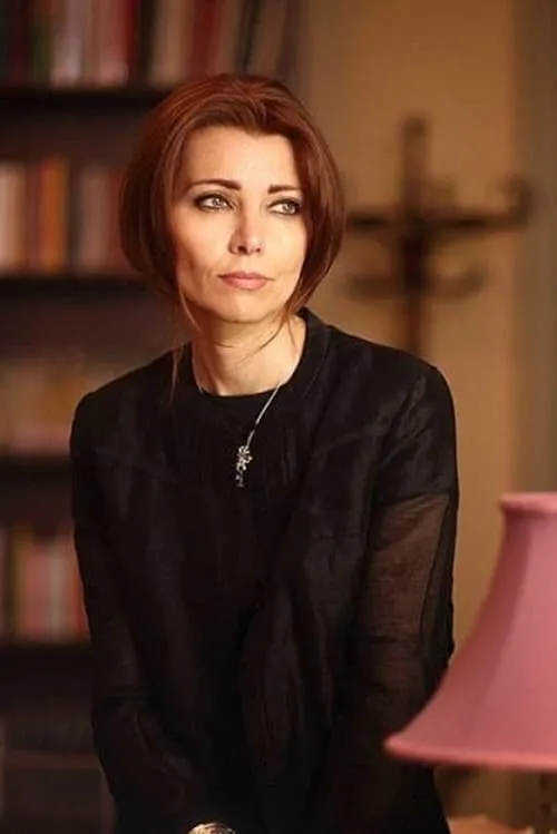 Elif Şafak en su biografía y filmografía