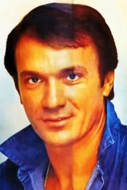 Elio Roca interpretando a