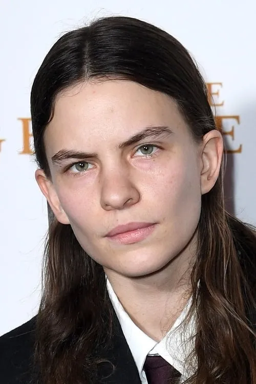 Eliot Sumner interpretando a Hiker Will