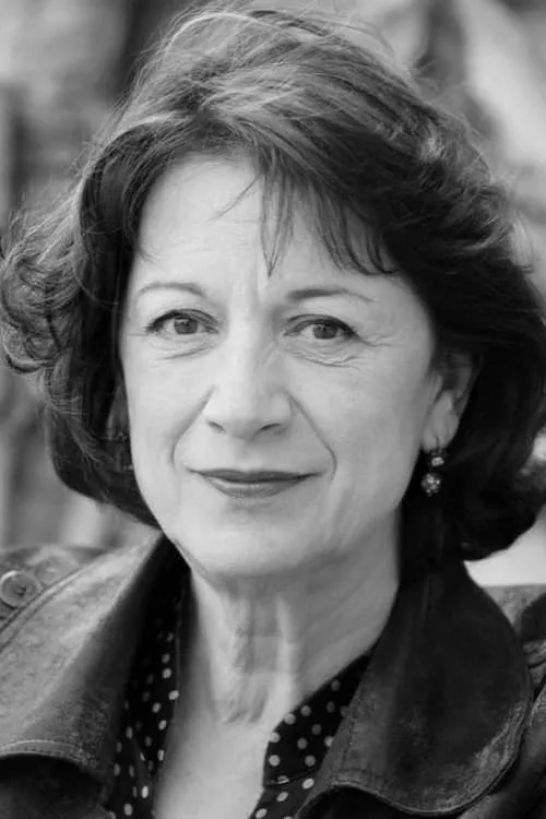 Elisabeth Maccoco interpretando a Christiane