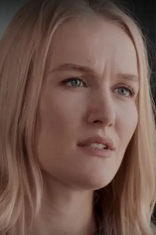 Gladys Khan ha trabajado con Eliza Till en 1 ocasiones