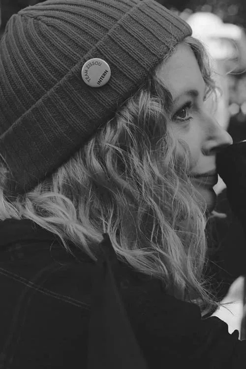 Elizabeth Brown interpretando a Wendy McIntyre