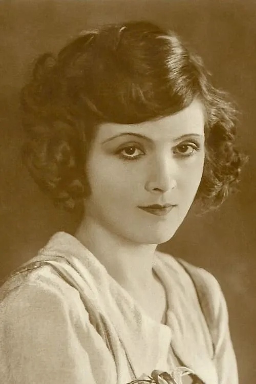 Elizza La Porta interpretando a Lyduschka, Blumenmädchen