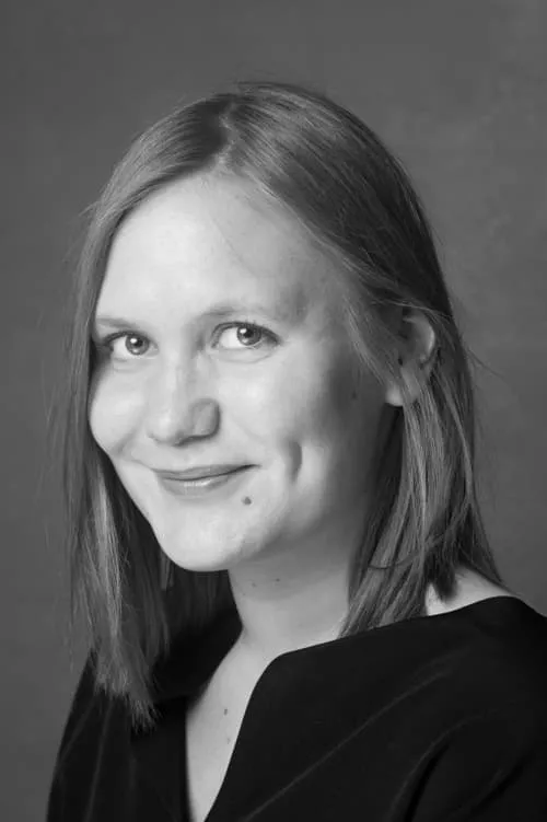 Ella Lahdenmäki interpretando a Liisa